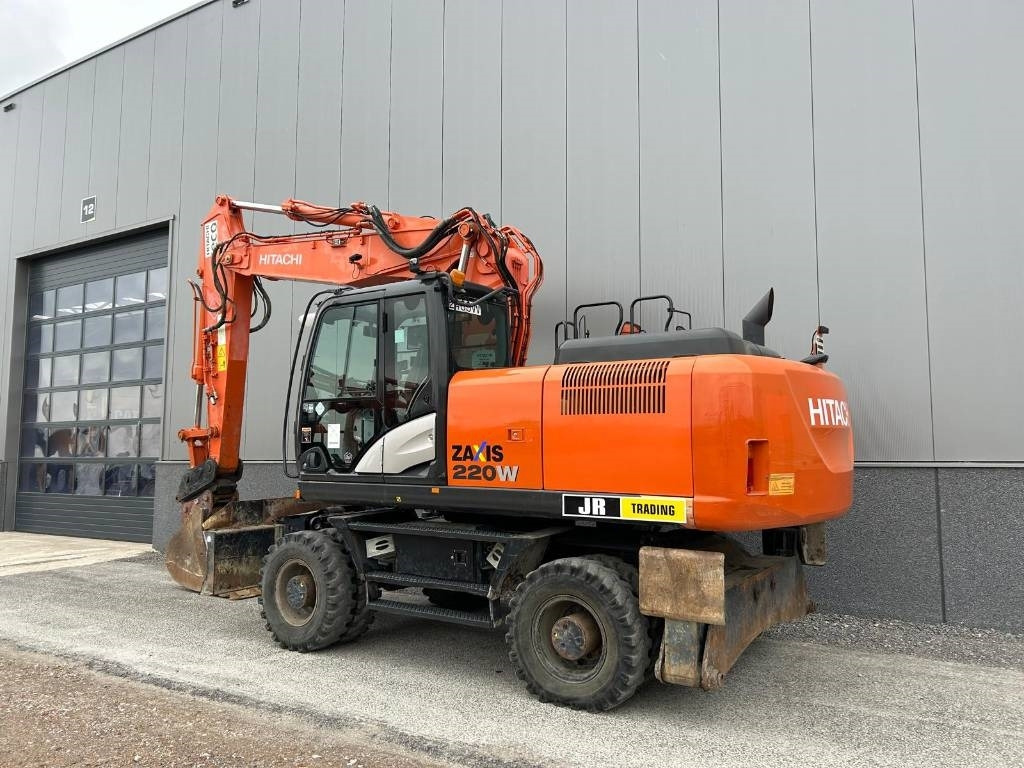 Hitachi ZX220W-5B - Escavadeira de rodas: foto 3 Hitachi ZX220W-5B - Escavadeira de rodas: foto 3