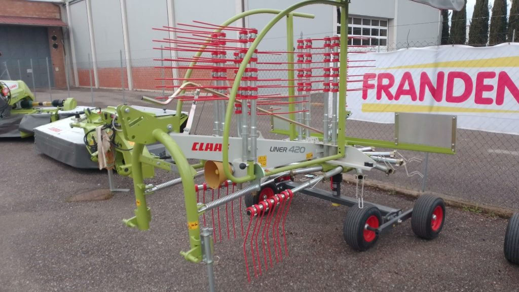 Claas Liner 420 - Ancinho enleirador: foto 4 Claas Liner 420 - Ancinho enleirador: foto 4