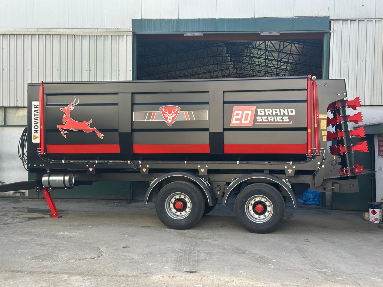 Novatar Manure Spreader Trailer 20 M3 - Espalhador de estrume: foto 3 Novatar Manure Spreader Trailer 20 M3 - Espalhador de estrume: foto 3