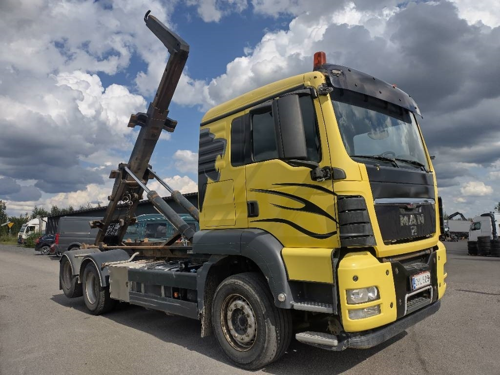 MAN TGX 26.480 6x2 Vak koukkulaite - Caminhão polibenne: foto 2 MAN TGX 26.480 6x2 Vak koukkulaite - Caminhão polibenne: foto 2