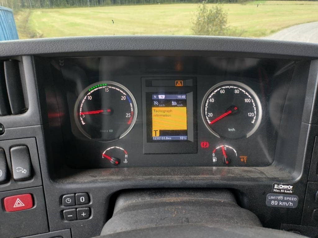 Scania R560 6x2 täysilmaj.uusi koneenkuljetusritilä - Camião de caixa aberta/ Plataforma: foto 5 Scania R560 6x2 täysilmaj.uusi koneenkuljetusritilä - Camião de caixa aberta/ Plataforma: foto 5