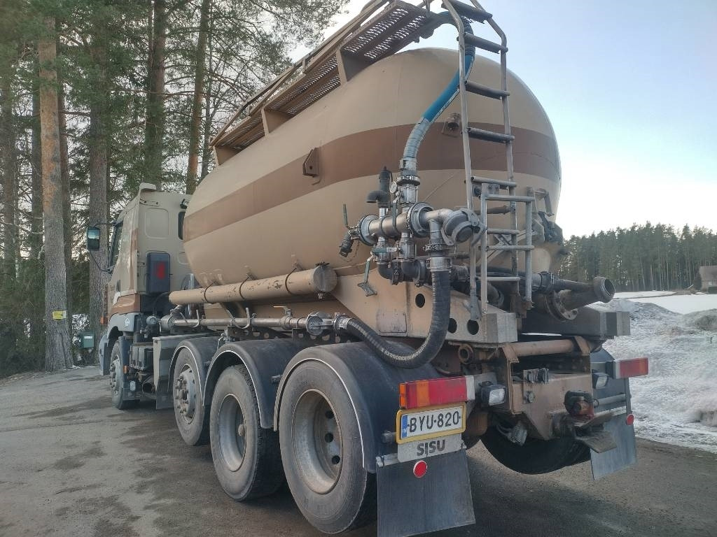 Sisu E14 8x2 kippipainepytty+kompura  - Caminhão tanque: foto 4 Sisu E14 8x2 kippipainepytty+kompura  - Caminhão tanque: foto 4