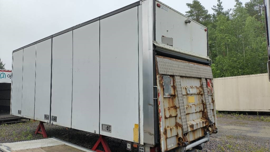 VAK 7,5m kokosivuauk kori+pl-nostin  - Carroçaria para furgões: foto 2 VAK 7,5m kokosivuauk kori+pl-nostin  - Carroçaria para furgões: foto 2