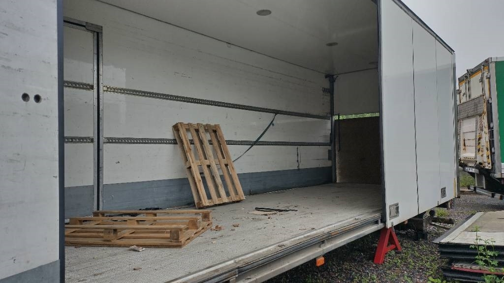 VAK 7,5m kokosivuauk kori+pl-nostin  - Carroçaria para furgões: foto 4 VAK 7,5m kokosivuauk kori+pl-nostin  - Carroçaria para furgões: foto 4