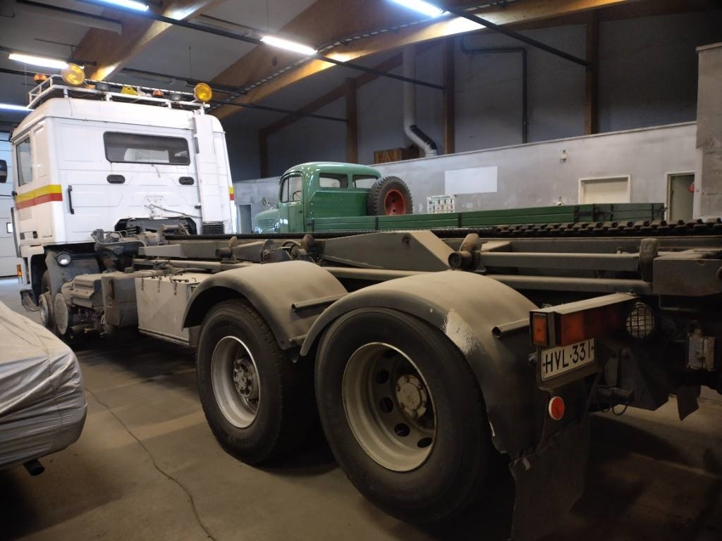 Volvo F12 6x2 ketjulaitteilla, Museointiin - Caminhão multibenne: foto 5 Volvo F12 6x2 ketjulaitteilla, Museointiin - Caminhão multibenne: foto 5