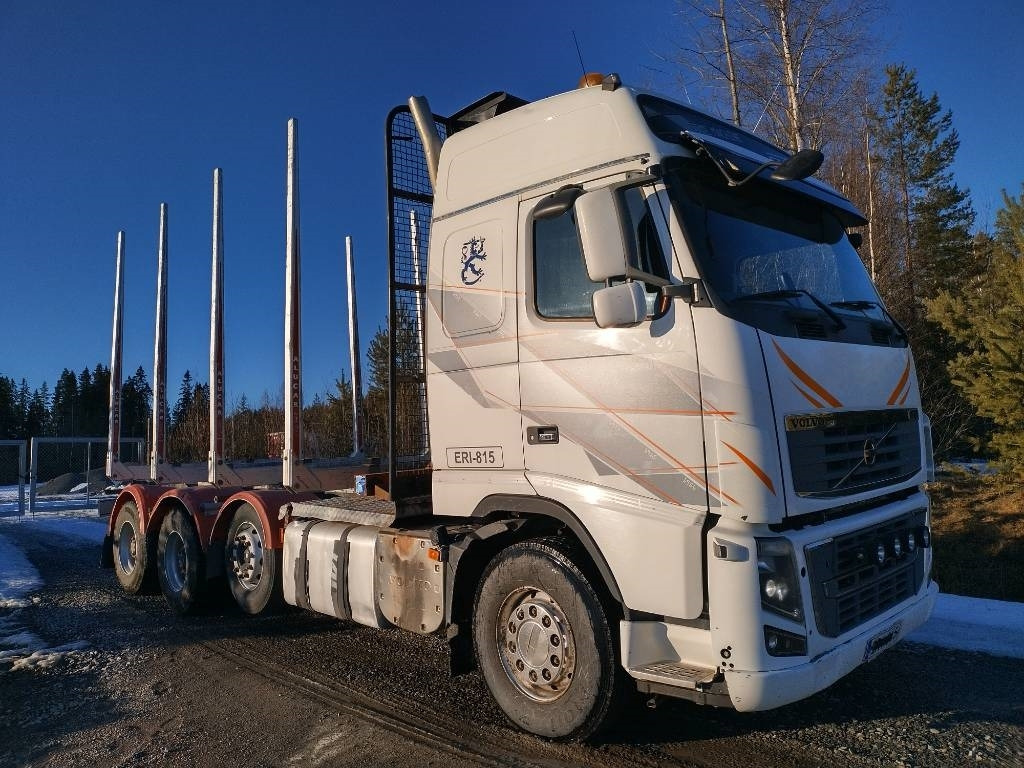 Volvo FH750 puuvarustus, napaperät,trippeli - Caminhão florestal: foto 2 Volvo FH750 puuvarustus, napaperät,trippeli - Caminhão florestal: foto 2
