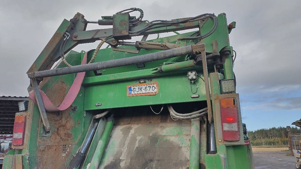 Volvo FM330 6x2 Norba pakkaaja,molokki nostin, manuaali - Caminhão de lixo: foto 3 Volvo FM330 6x2 Norba pakkaaja,molokki nostin, manuaali - Caminhão de lixo: foto 3