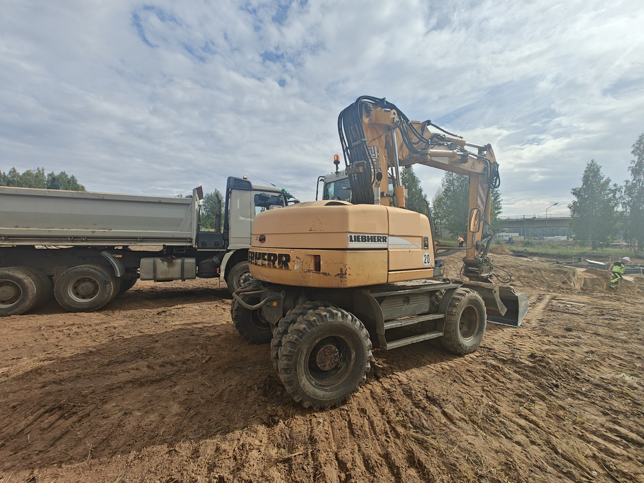 LIEBHERR A312 - Escavadeira de rodas: foto 4 LIEBHERR A312 - Escavadeira de rodas: foto 4