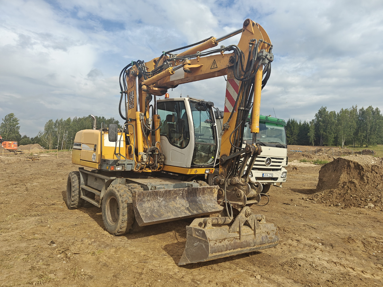 LIEBHERR A312 - Escavadeira de rodas: foto 1 LIEBHERR A312 - Escavadeira de rodas: foto 1