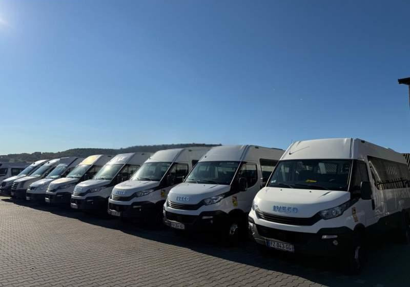Iveco DAILY / CRAFTER / SPRINTER / WING / 23 MIEJSCA - Micro-ônibus, Furgão de passageiros: foto 1 Iveco DAILY / CRAFTER / SPRINTER / WING / 23 MIEJSCA - Micro-ônibus, Furgão de passageiros: foto 1