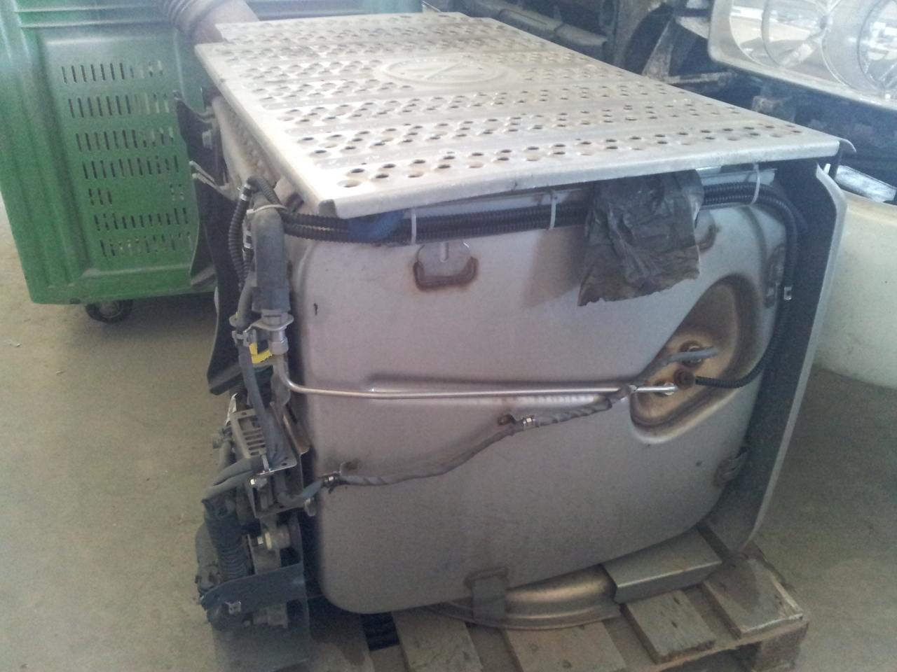 MERCEDES-BENZ Actros , EURO5, EURO6, exhaust after treatment, silencer, 006490 catalyst - Conversor catalítico de Caminhão: foto 2 MERCEDES-BENZ Actros , EURO5, EURO6, exhaust after treatment, silencer, 006490 catalyst - Conversor catalítico de Caminhão: foto 2