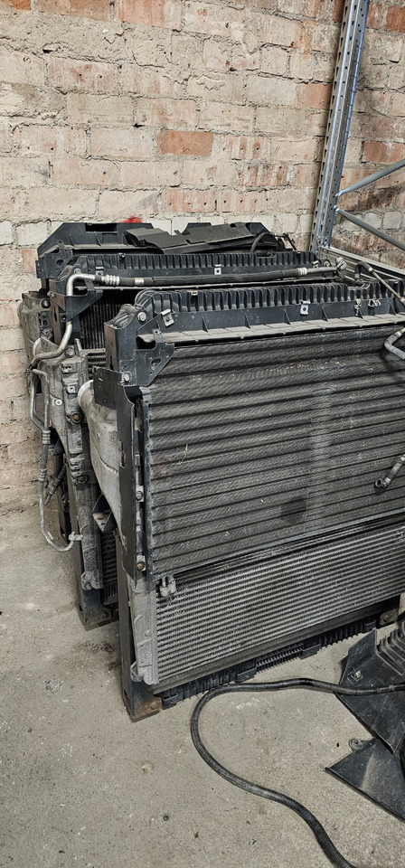 Mercedes Benz Mercedes Benz MP4 Actros EURO6 emission radiator cooling , coolant radiator, intercooler, engine cooling system 9605000002, 9605002501, 9605013801, 9605001454, 9605002217, 9605000004, 9605014103, 9605 - Radiador: foto 1 Mercedes Benz Mercedes Benz MP4 Actros EURO6 emission radiator cooling , coolant radiator, intercooler, engine cooling system 9605000002, 9605002501, 9605013801, 9605001454, 9605002217, 9605000004, 9605014103, 9605 - Radiador: foto 1