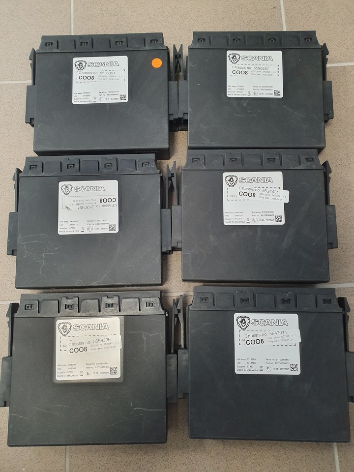 Scania T, P, G, R, L, S series EURO 6, EURO6 emission COO8, COO 8, coordinator unit, ECU, EDC, coordinator 8th generation, 2748176, 2410410, 2410411, 2631190, 2790629, 2726616, 2748176, 2834497, 26539 - Centralina electrónica de Caminhão: foto 1 Scania T, P, G, R, L, S series EURO 6, EURO6 emission COO8, COO 8, coordinator unit, ECU, EDC, coordinator 8th generation, 2748176, 2410410, 2410411, 2631190, 2790629, 2726616, 2748176, 2834497, 26539 - Centralina electrónica de Caminhão: foto 1