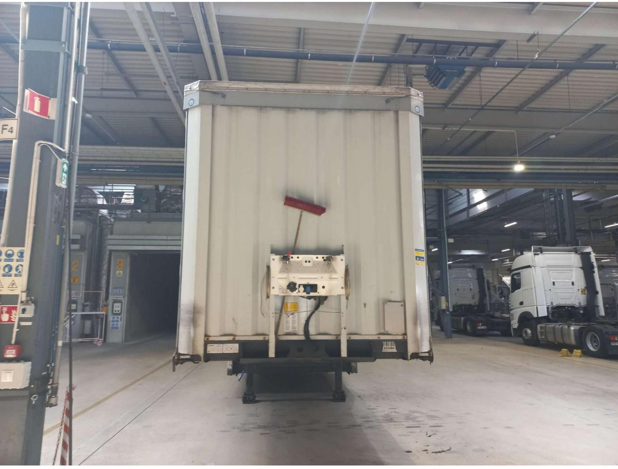 2018 Krone SDP Profi Liner Standard Lifting Axle - Semi-reboque de lona: foto 1 2018 Krone SDP Profi Liner Standard Lifting Axle - Semi-reboque de lona: foto 1