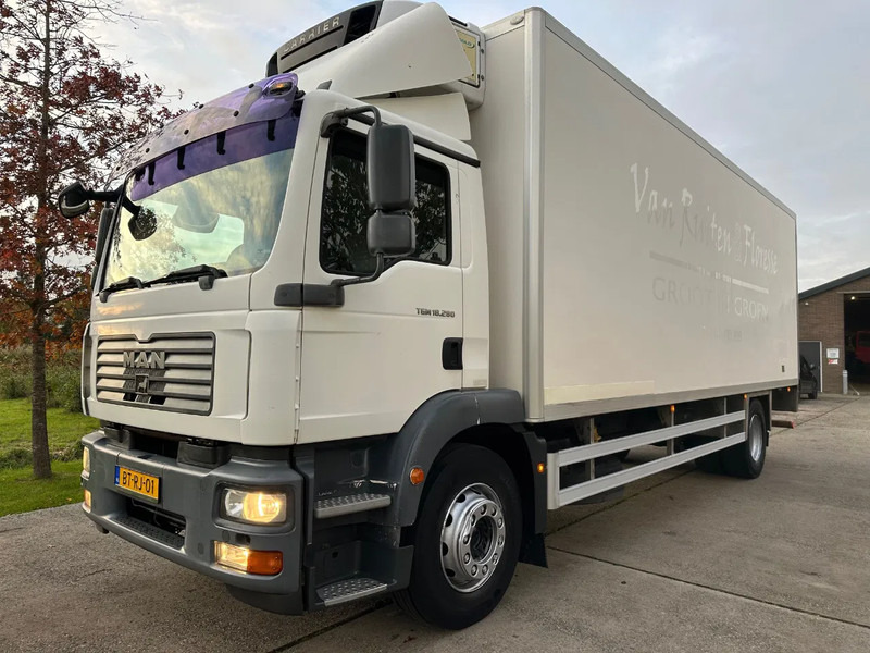 MAN TGM 18.280 / NL TRUCK / EURO 4 / CLIMA / DOORS+LIFT+SIDE DOOR / CARRIER FRIGO (print broken!) - Caminhão frigorífico: foto 1 MAN TGM 18.280 / NL TRUCK / EURO 4 / CLIMA / DOORS+LIFT+SIDE DOOR / CARRIER FRIGO (print broken!) - Caminhão frigorífico: foto 1