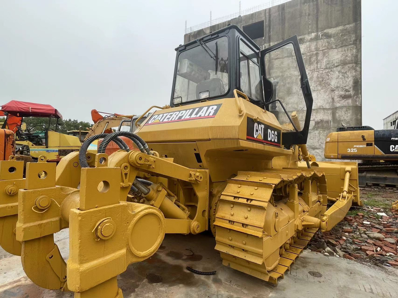 CATERPILLAR D6G - Buldôzer: foto 1 CATERPILLAR D6G - Buldôzer: foto 1