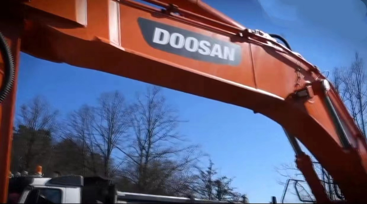DOOSAN DX420LC - Escavadora de rastos: foto 2 DOOSAN DX420LC - Escavadora de rastos: foto 2