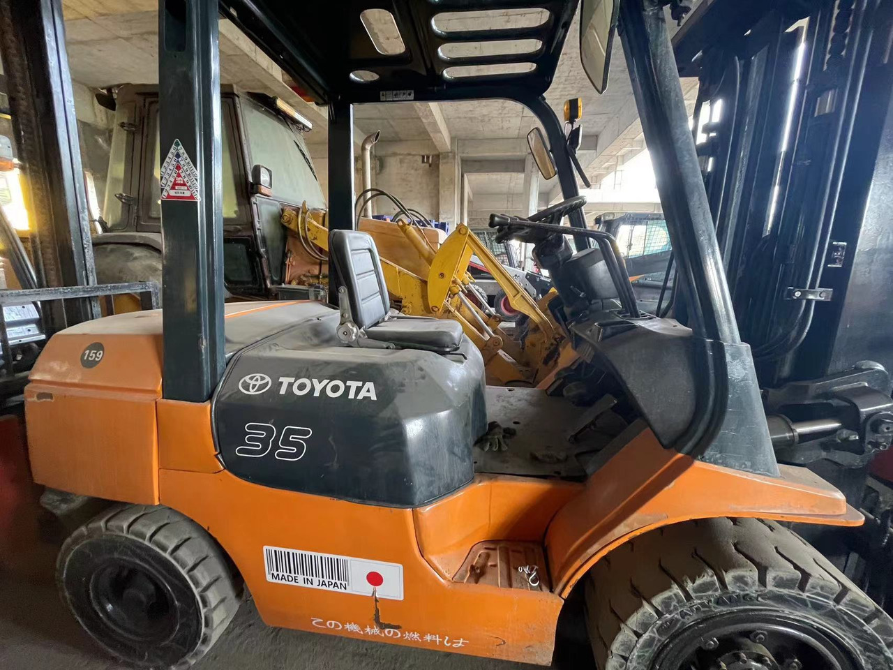 TOYOTA 62-7FD30 - Máquina de construção: foto 2 TOYOTA 62-7FD30 - Máquina de construção: foto 2