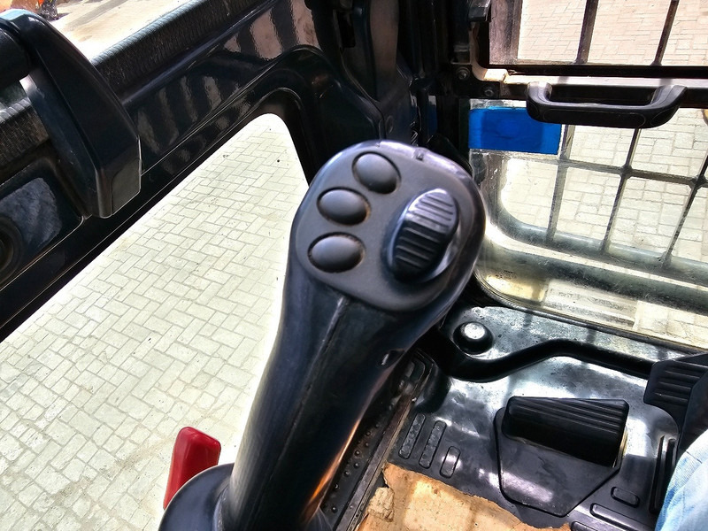 Escavadora de rastos Komatsu PC210LC-8: foto 17