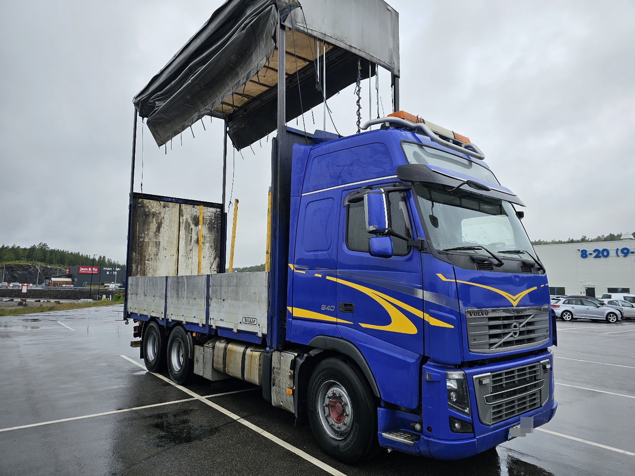 Volvo FH16 540 6x4 - Caminhão com lona: foto 1 Volvo FH16 540 6x4 - Caminhão com lona: foto 1