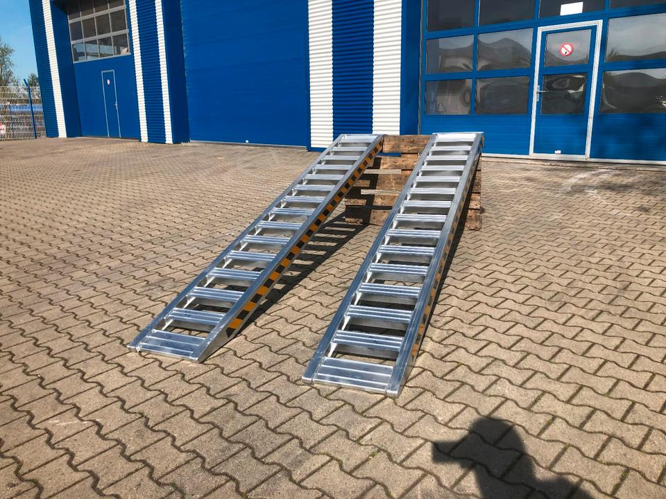 Alurampen Satz 3,50m 4000KG Minibagger Minilader Quad Auffahrrampe *INKL.19% MWST* - Rampa de carregamento: foto 2 Alurampen Satz 3,50m 4000KG Minibagger Minilader Quad Auffahrrampe *INKL.19% MWST* - Rampa de carregamento: foto 2