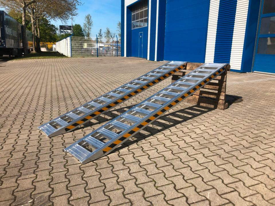 Alurampen Satz 3m 3000KG Minibagger Minilader Quad Auffahrrampe *INKL.19% MWST* - Rampa de carregamento: foto 1 Alurampen Satz 3m 3000KG Minibagger Minilader Quad Auffahrrampe *INKL.19% MWST* - Rampa de carregamento: foto 1