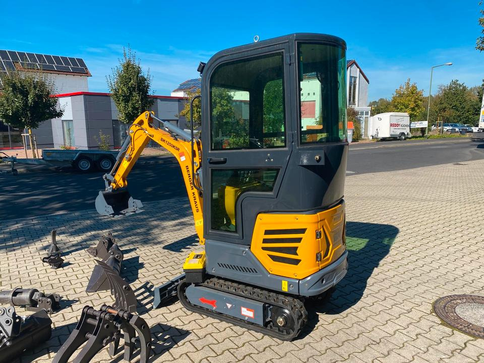Minibagger BK1250KSR inkl. Zubehörpaket Groß *INKL.19% MWST*KUBOTA*SCHWENKARM*VERSTELLFAHRW*SOFORT!* - Mini escavadeira: foto 5 Minibagger BK1250KSR inkl. Zubehörpaket Groß *INKL.19% MWST*KUBOTA*SCHWENKARM*VERSTELLFAHRW*SOFORT!* - Mini escavadeira: foto 5