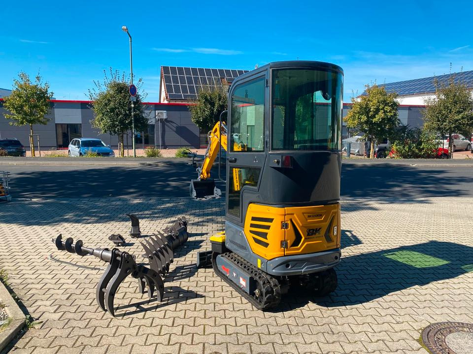 Minibagger BK1250KSR inkl. Zubehörpaket Klein *INKL.19% MWST*KUBOTA*SCHWENKARM*VERSTELLFAHRW*SOFORT!* - Mini escavadeira: foto 4 Minibagger BK1250KSR inkl. Zubehörpaket Klein *INKL.19% MWST*KUBOTA*SCHWENKARM*VERSTELLFAHRW*SOFORT!* - Mini escavadeira: foto 4