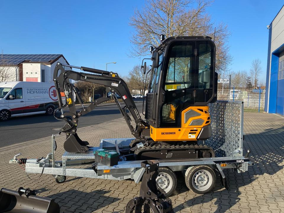 Minibagger BK2000NKSR + Tieflader + Zubehör *INKL.19% MWST*BERGER KRAUS*KUBOTA* KLIMA*SCHWENKARM*VERSTELLFAHRWERK* - Mini escavadeira, Reboque: foto 4 Minibagger BK2000NKSR + Tieflader + Zubehör *INKL.19% MWST*BERGER KRAUS*KUBOTA* KLIMA*SCHWENKARM*VERSTELLFAHRWERK* - Mini escavadeira, Reboque: foto 4