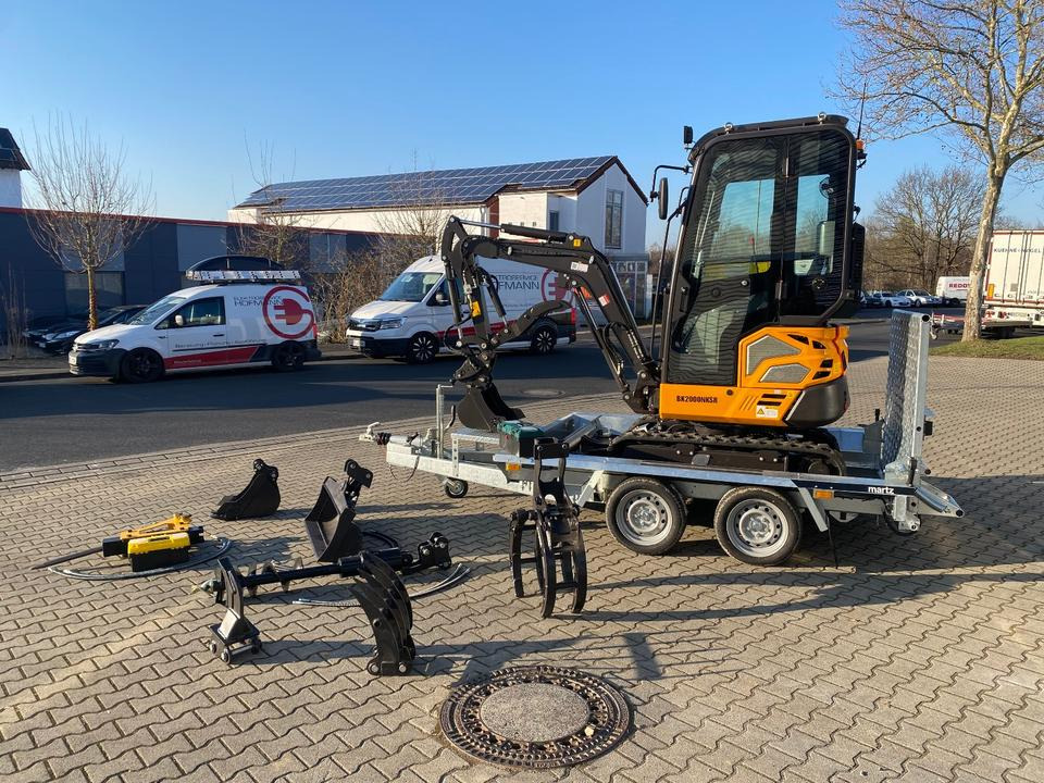 Minibagger BK2000NKSR + Tieflader + Zubehör *INKL.19% MWST*BERGER KRAUS*KUBOTA* KLIMA*SCHWENKARM*VERSTELLFAHRWERK* - Mini escavadeira, Reboque: foto 3 Minibagger BK2000NKSR + Tieflader + Zubehör *INKL.19% MWST*BERGER KRAUS*KUBOTA* KLIMA*SCHWENKARM*VERSTELLFAHRWERK* - Mini escavadeira, Reboque: foto 3