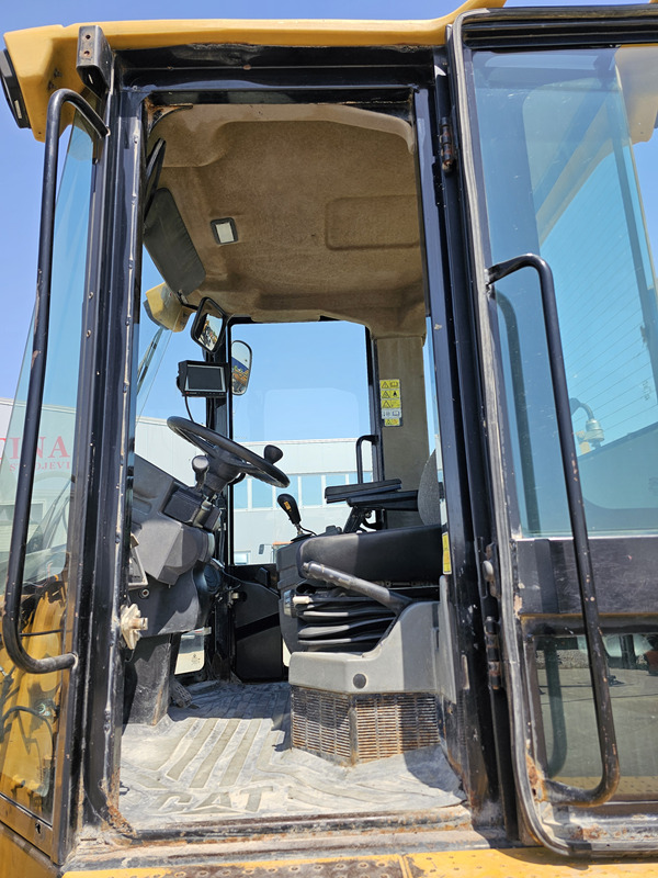 Carregadeira de rodas CATERPILLAR 930G: foto 9