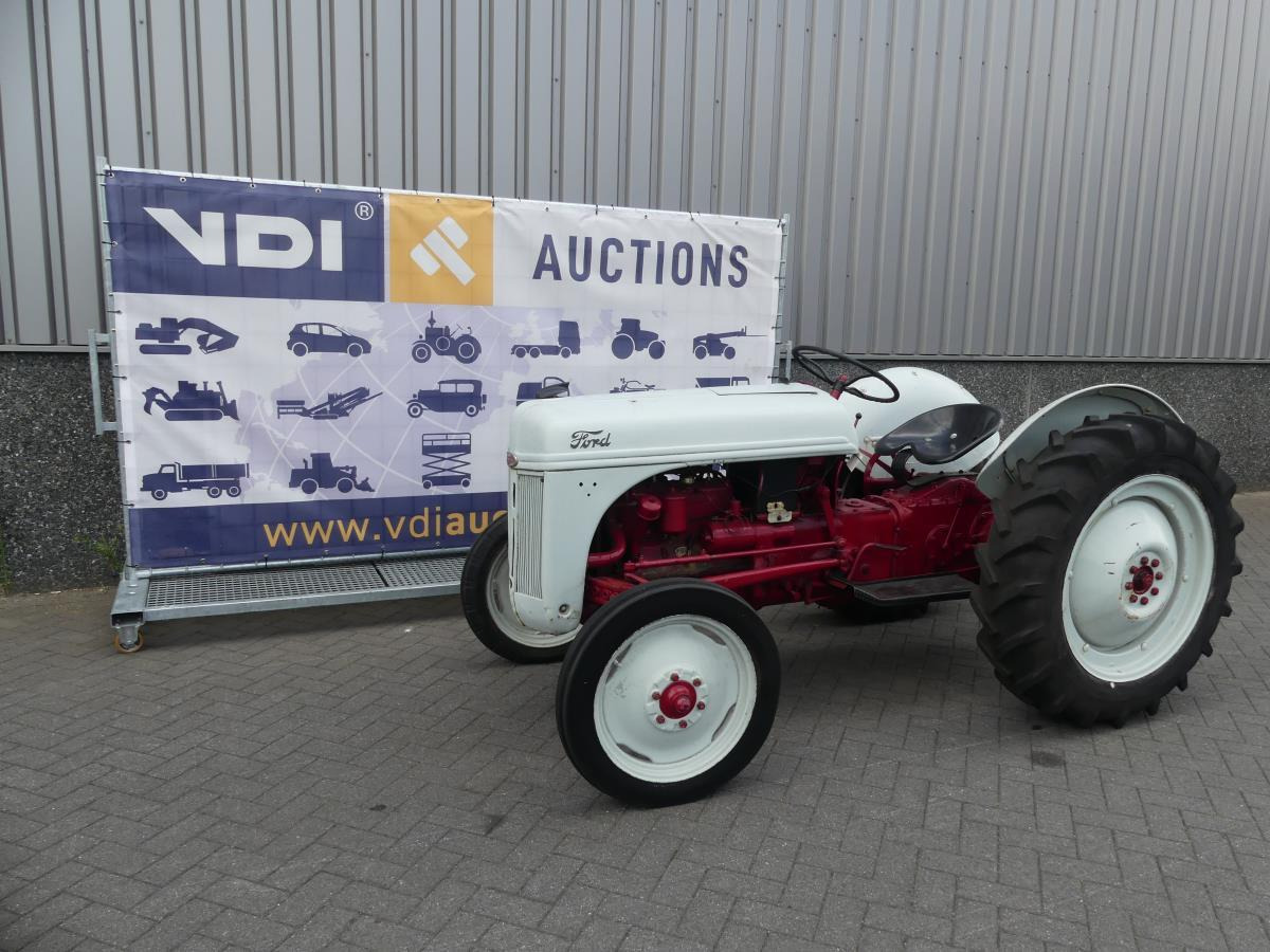 Ford 8N, Dearborn - Trator: foto 2 Ford 8N, Dearborn - Trator: foto 2