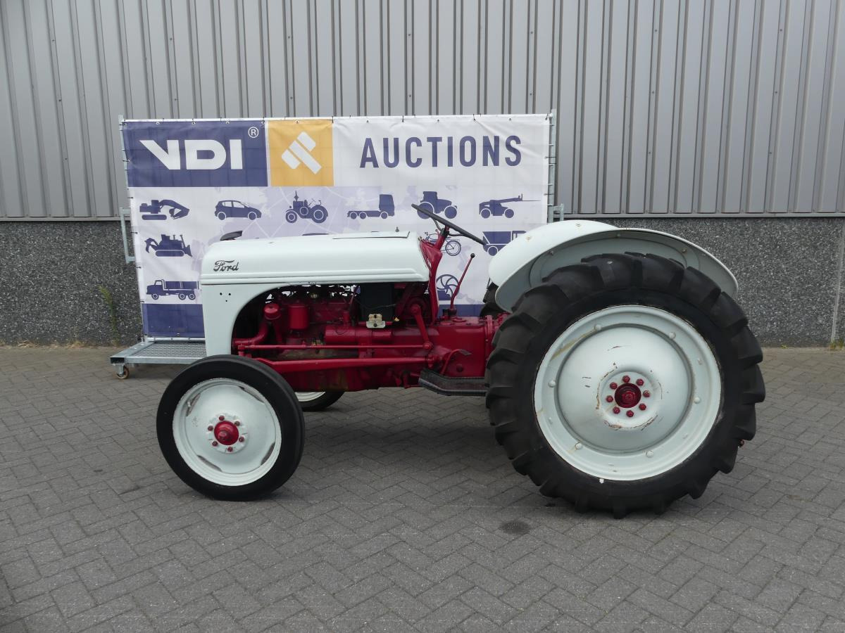 Ford 8N, Dearborn - Trator: foto 4 Ford 8N, Dearborn - Trator: foto 4