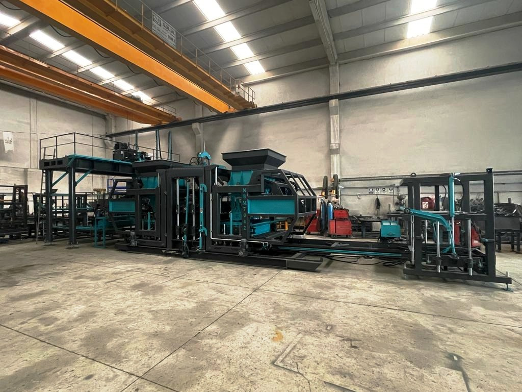 Constmach BS-30 Briquette Making Machine (Concrete Block Making Machine) - Máquina de fazer bloco: foto 2 Constmach BS-30 Briquette Making Machine (Concrete Block Making Machine) - Máquina de fazer bloco: foto 2