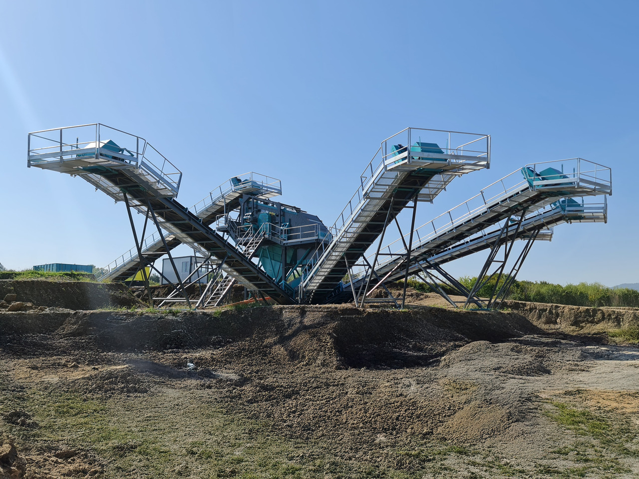 Constmach Stationäre Wasch- und Siebanlagen (Sand-, Kies-, Schotter Wäsche und -siebung) - Peneira vibratória: foto 1 Constmach Stationäre Wasch- und Siebanlagen (Sand-, Kies-, Schotter Wäsche und -siebung) - Peneira vibratória: foto 1