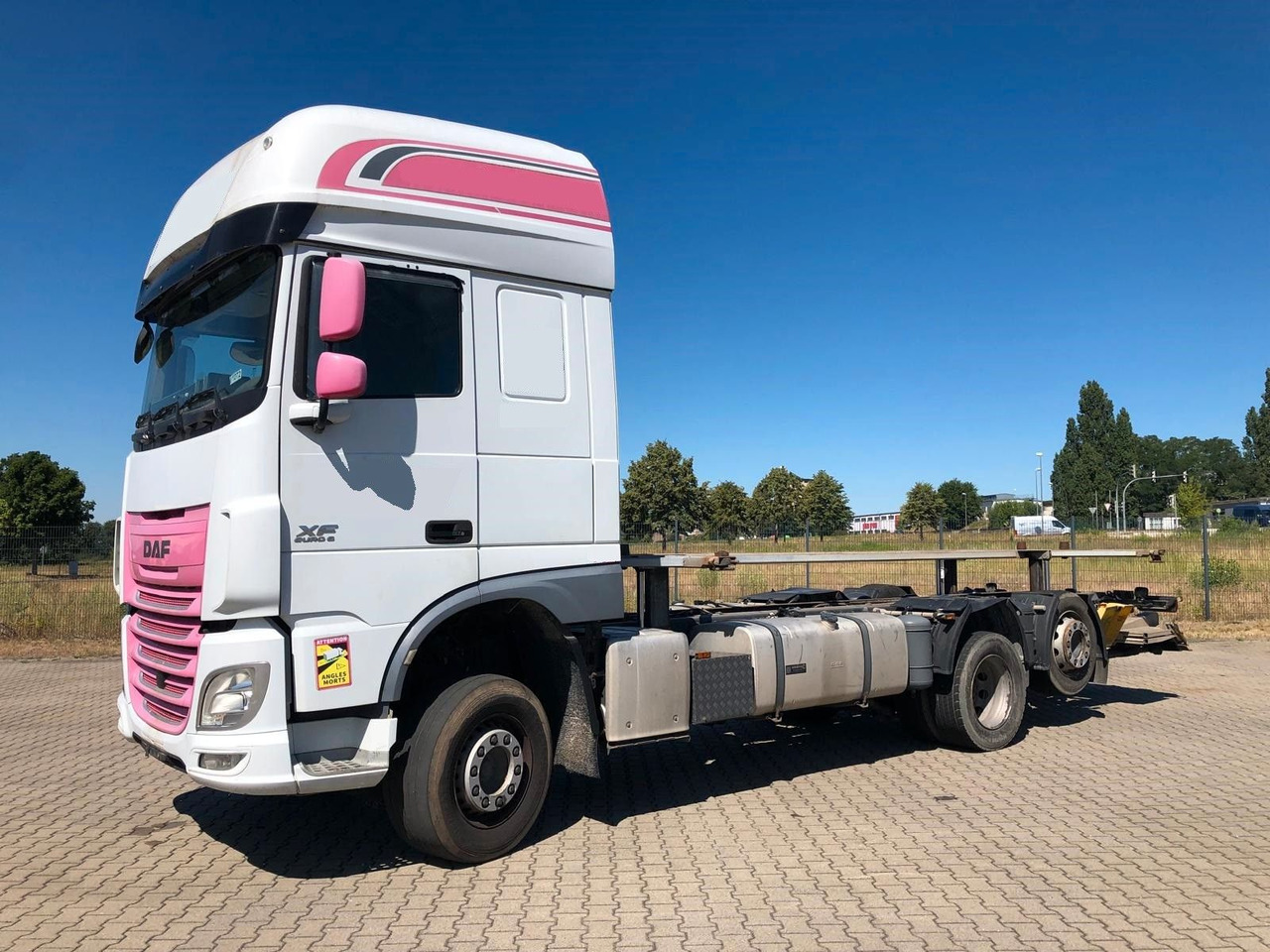 DAF XF460 SSC Liftachse*LBW*AHK*Standkl*Mega - Caminhão transportador de contêineres/ Caixa móvel: foto 2 DAF XF460 SSC Liftachse*LBW*AHK*Standkl*Mega - Caminhão transportador de contêineres/ Caixa móvel: foto 2