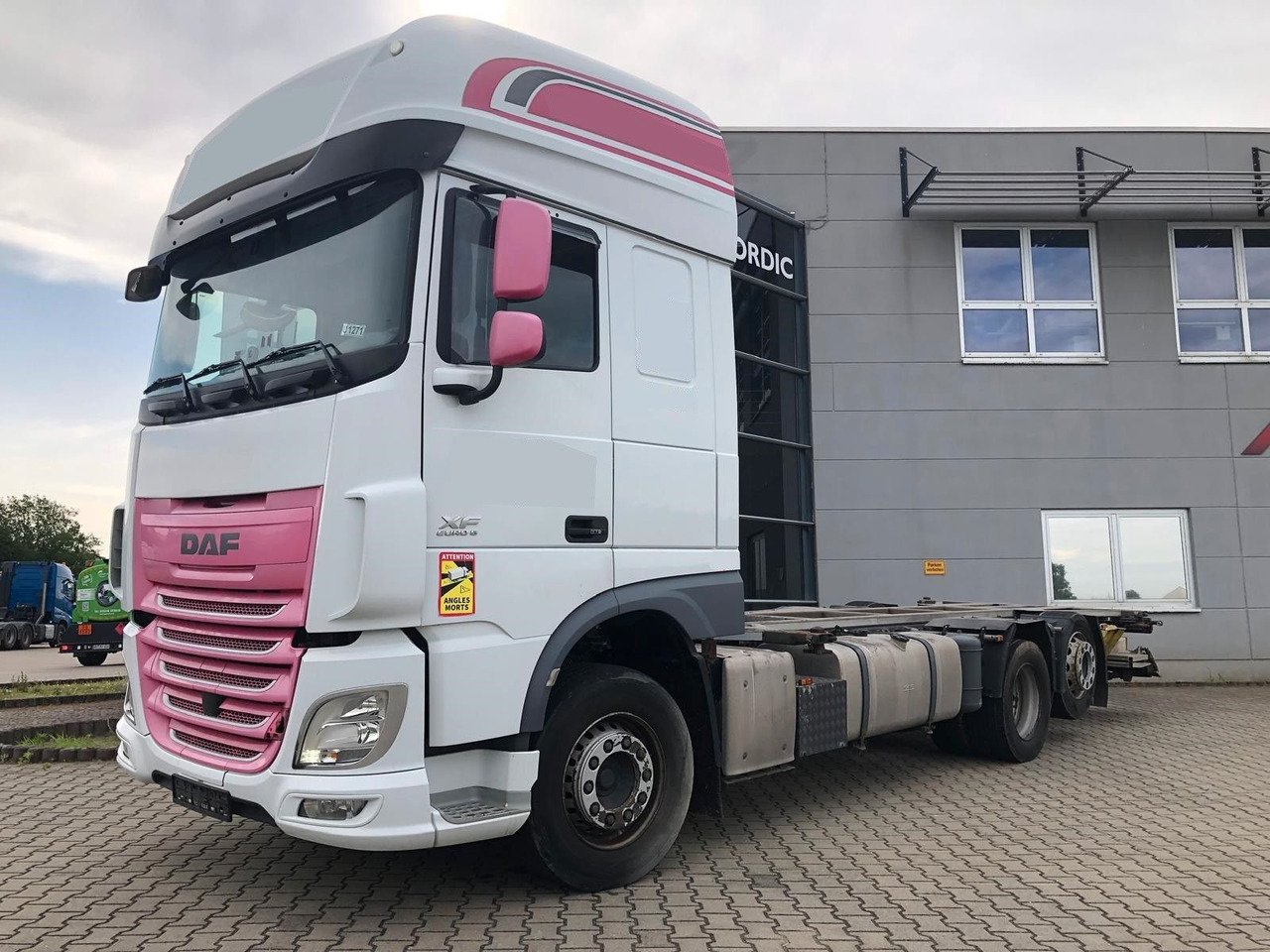DAF XF460SSC Lenk/Lift*LBW*Standkl*Mega*NeueKuppl. - Caminhão transportador de contêineres/ Caixa móvel: foto 3 DAF XF460SSC Lenk/Lift*LBW*Standkl*Mega*NeueKuppl. - Caminhão transportador de contêineres/ Caixa móvel: foto 3