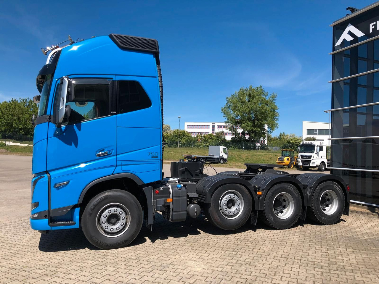Volvo FH16 750 XL 8x4 Tridem*100T*Kriechgänge*Retarder Volvo FH16 750 XL 8x4 Tridem*100T*Kriechgänge*Retarder - Tractor: foto 2 Volvo FH16 750 XL 8x4 Tridem*100T*Kriechgänge*Retarder Volvo FH16 750 XL 8x4 Tridem*100T*Kriechgänge*Retarder - Tractor: foto 2