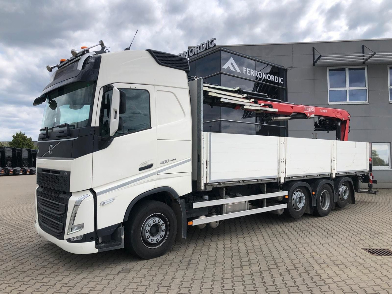 Volvo FH460 8x2 TRIDEM VLA&NLA gelenkt*FASSI F215AS.24 - Caminhão grua: foto 4 Volvo FH460 8x2 TRIDEM VLA&NLA gelenkt*FASSI F215AS.24 - Caminhão grua: foto 4