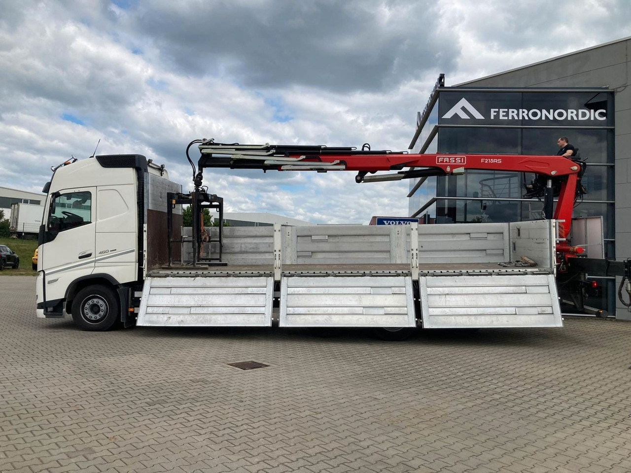 Volvo FH460 8x2 TRIDEM VLA&NLA gelenkt*FASSI F215AS.24 - Caminhão grua: foto 3 Volvo FH460 8x2 TRIDEM VLA&NLA gelenkt*FASSI F215AS.24 - Caminhão grua: foto 3