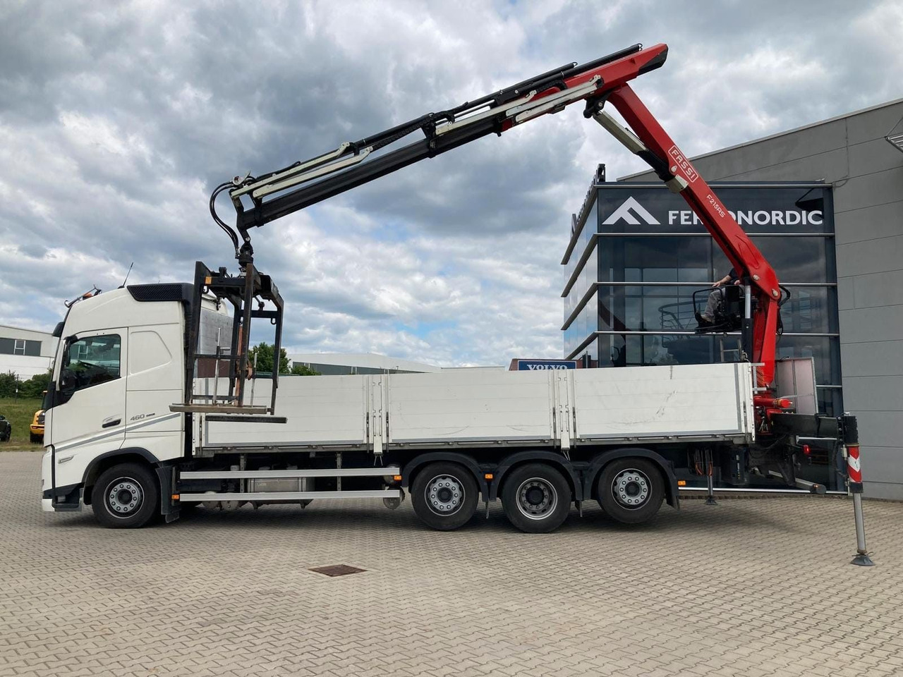 Volvo FH460 8x2 TRIDEM VLA&NLA gelenkt*FASSI F215AS.24 - Caminhão grua: foto 4 Volvo FH460 8x2 TRIDEM VLA&NLA gelenkt*FASSI F215AS.24 - Caminhão grua: foto 4