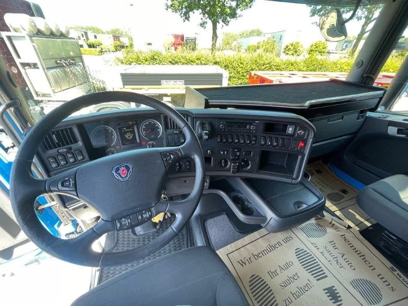 Fotografia de interior 1: Tractor Scania R520 V8 6x2-4