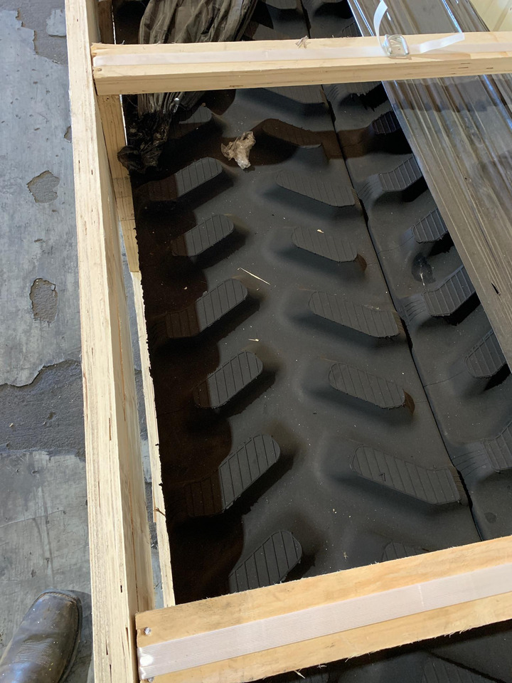 Versatile, Kinze Grain Carts, Kubota Delta track - Rasto de Tratores de rastos: foto 4 Versatile, Kinze Grain Carts, Kubota Delta track - Rasto de Tratores de rastos: foto 4