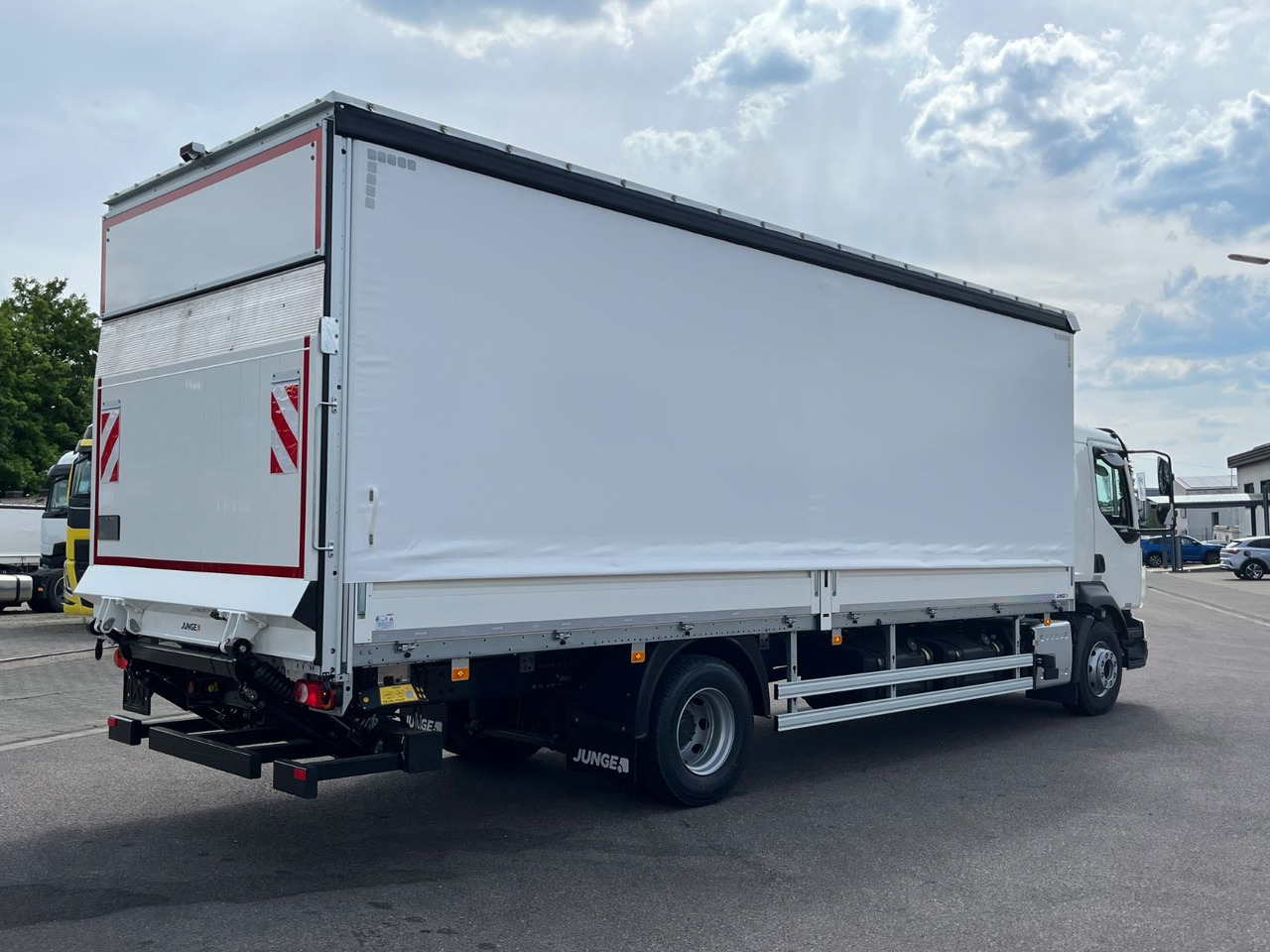 Volvo FL 14.245 Junge Schiebeplanenaufbau LBW - Caminhão com lona: foto 5 Volvo FL 14.245 Junge Schiebeplanenaufbau LBW - Caminhão com lona: foto 5