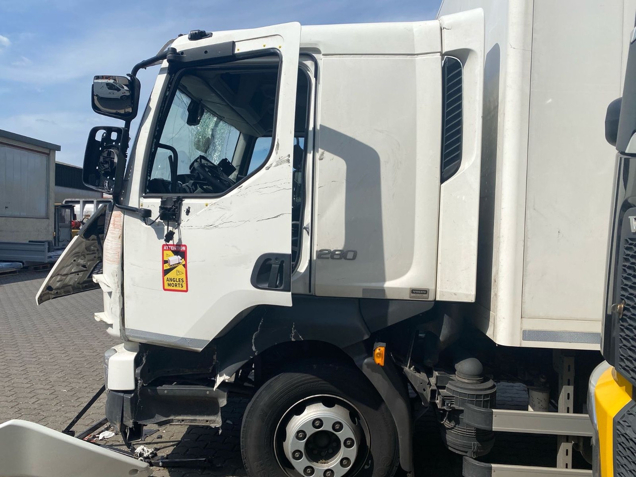 Volvo FL 16.280 Koffer Unfallschaden - Caminhão furgão: foto 5 Volvo FL 16.280 Koffer Unfallschaden - Caminhão furgão: foto 5
