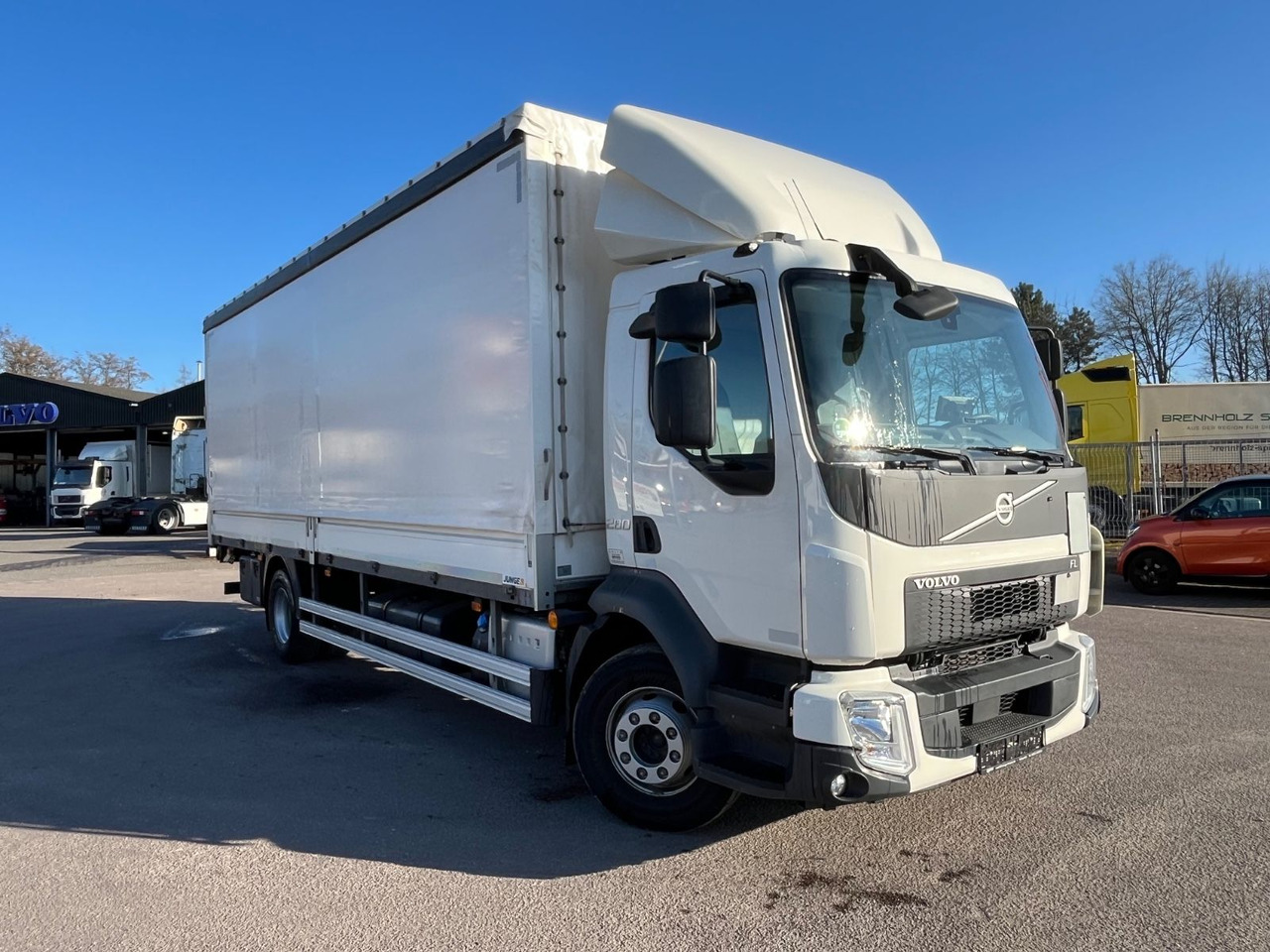Volvo FL 8.16 Schiebeplane - Miete mögl. - Caminhão com lona: foto 3 Volvo FL 8.16 Schiebeplane - Miete mögl. - Caminhão com lona: foto 3