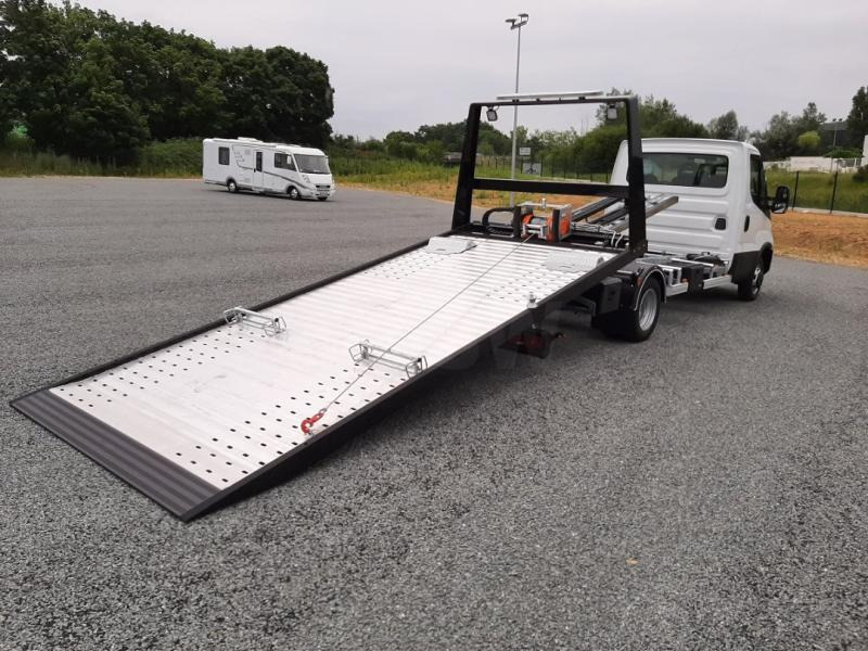 Caminhão reboque nuevo Iveco Daily 35C18: foto 8