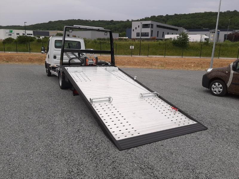 Caminhão reboque nuevo Iveco Daily 35C18: foto 7