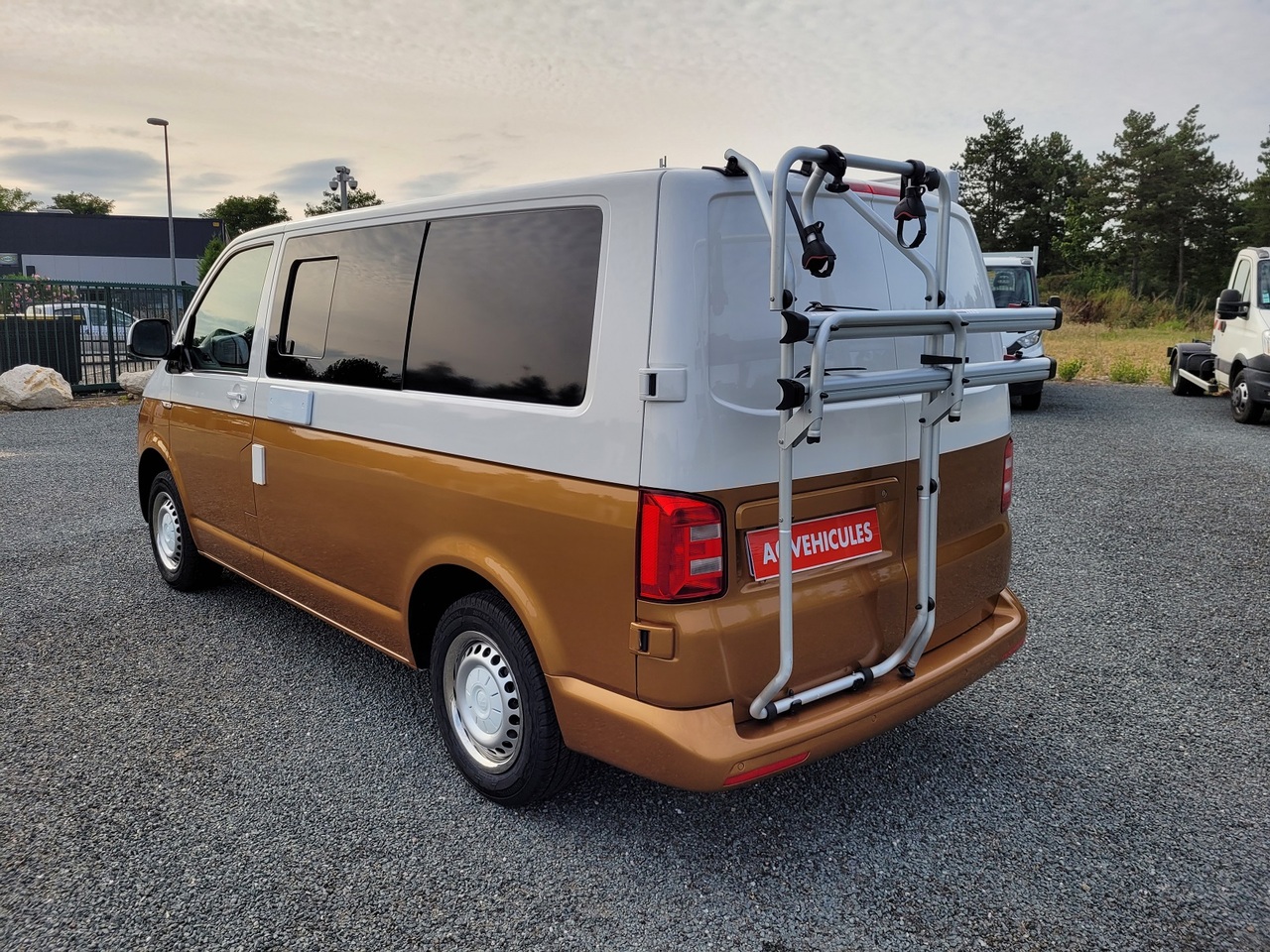 VOLKSWAGEN transporter van amenage avec amenagement entierement neuf - Campervan: foto 4 VOLKSWAGEN transporter van amenage avec amenagement entierement neuf - Campervan: foto 4