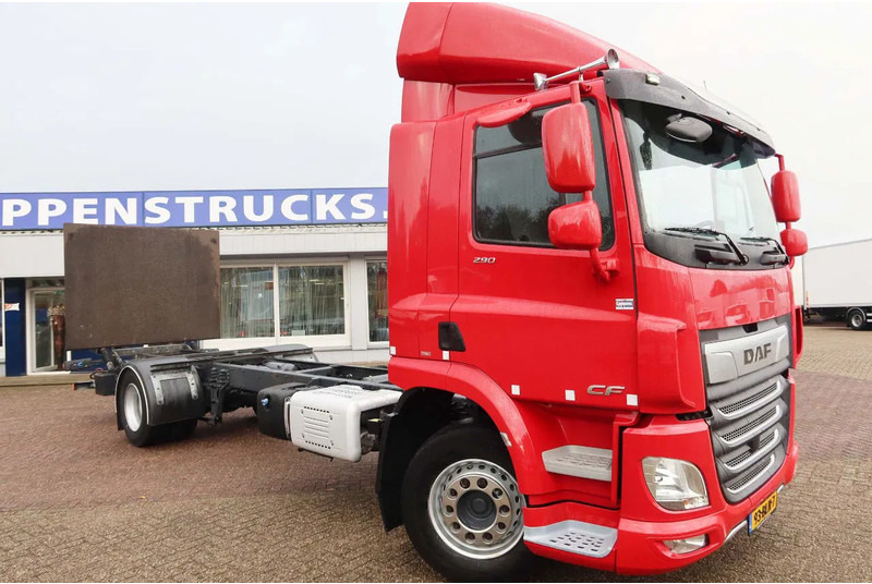 DAF CF 290 FA Chassis + 2500 KG Dhollandia laadklep - Caminhão chassi: foto 2 DAF CF 290 FA Chassis + 2500 KG Dhollandia laadklep - Caminhão chassi: foto 2
